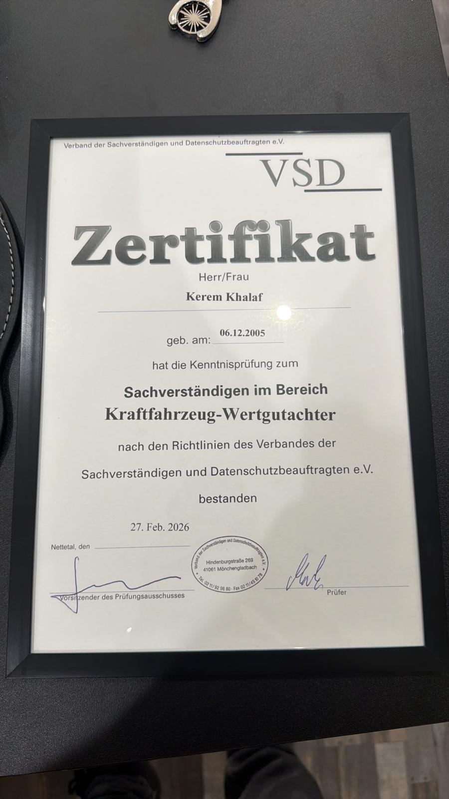 Zertifikat des VSD über die bestandene Kenntnisprüfung zum Kfz-Schadensgutachter